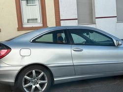 Gebraucht 2003 Mercedes C220 | 1.300 €