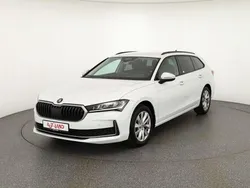 Weiß Gebraucht 2024 Skoda Superb Kombi | 36.890 € (Fairer Preis)