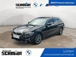 Schwarz uni Gebraucht 2022 BMW 320e Luxury Line Kombi | 26.190 € (Fairer Preis)