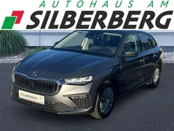 Grau Gebraucht 2024 Skoda Scala Essence Kleinwagen | 18.949 € (Guter Preis)