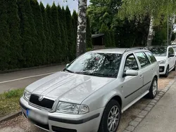 Silber Gebraucht 2001 Skoda Octavia Kombi | 3.500 €