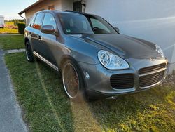 Grau Gebraucht 2005 Porsche Cayenne Turbo SUV | 10.500 €