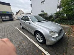 Silber Gebraucht 2003 Mercedes C220 Elegance Limousine | 2.900 €