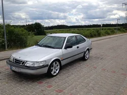 Silber Gebraucht 1995 Saab 900 Kleinwagen | 7.200 €