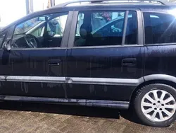 Schwarz Gebraucht 2003 Opel Zafira Van / Kleinbus | 2.100 € (Fairer Preis)