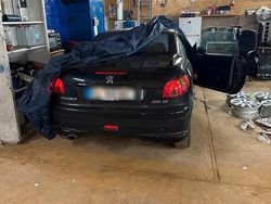 Schwarz Gebraucht 2004 Peugeot 206 CC Cabrio | 2.500 € (Teuer)