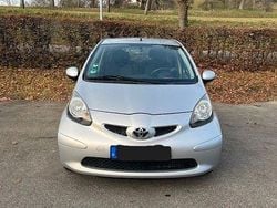 Silber Gebraucht 2007 Toyota Aygo Basis Kleinwagen | 1.800 € (Fairer Preis)