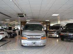 Silber Gebraucht 2014 GMC Savana Van / Kleinbus | 74.900 €