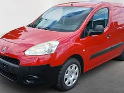 Rot Gebraucht 2014 Peugeot Partner Van / Kleinbus | 5.898 € (Fairer Preis)