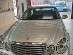 Grau Gebraucht 2007 Mercedes E220 Limousine | 10.250 €