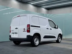 Weiß Gebraucht 2023 Fiat Doblò Van / Kleinbus | 21.449 € (Fairer Preis)