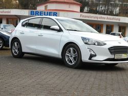 Weiß Gebraucht 2020 Ford Focus Cool & Connect Limousine | 15.470 € (Fairer Preis)