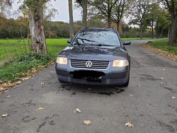 Grau Gebraucht 2001 VW Passat Kombi | 999 € (Fairer Preis)