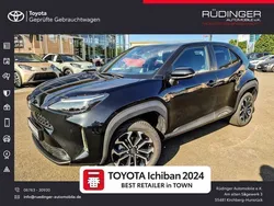 Mysticschwarz mica (metallic) Gebraucht 2024 Toyota Yaris Hybrid Team SUV | 27.490 € (Fairer Preis)