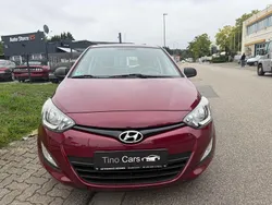 Rot Gebraucht 2014 Hyundai i20 Trend Limousine | 6.699 € (Fairer Preis)