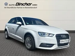 Weiß Gebraucht 2016 Audi A3 Sportback Ambiente Limousine | 17.990 € (Fairer Preis)