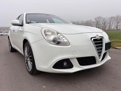 Weiß Gebraucht 2011 Alfa Romeo Giulietta Turismo Kleinwagen | 2.950 € (Teuer)