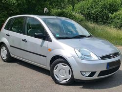 Silber Gebraucht 2007 Ford Fiesta Kleinwagen | 2.000 €