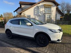 Weiß Gebraucht 2016 Nissan Qashqai 360º SUV | 11.800 € (Etwas zu teuer)