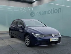 Blau Gebraucht 2024 VW Golf VIII Life Limousine | 24.490 € (Fairer Preis)