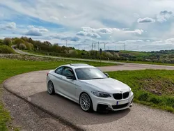 Weiß Gebraucht 2015 BMW M235 M Performance Coupé | 28.000 €