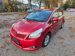 Rot Gebraucht 2011 Toyota Verso Life Van / Kleinbus | 4.900 € (Guter Preis)