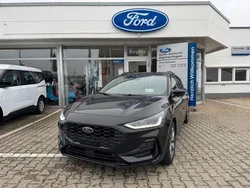 Schwarz (obsidianschwarz metallic) Neu 2024 Ford Focus ST-Line Kombi | 31.447 € (Etwas zu teuer)