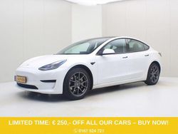 Weiß Gebraucht 2021 Tesla Model 3 Standard Range Limousine | 24.400 € (Guter Preis)