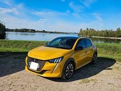 Gelb Gebraucht 2022 Peugeot e-208 GT Kleinwagen | 17.900 € (Fairer Preis)