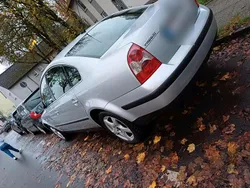 Silber Gebraucht 2001 VW Passat Kleinwagen | 1.300 € (Guter Preis)