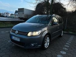 Grau Gebraucht 2011 VW Touran Highline Van / Kleinbus | 8.200 € (Fairer Preis)