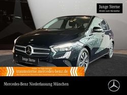Schwarz Gebraucht 2022 Mercedes B200 Style Van / Kleinbus | 26.990 € (Guter Preis)