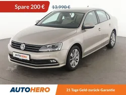 Grau Gebraucht 2016 VW Jetta Basis Limousine | 13.790 € (Teuer)