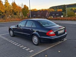 Schwarz Gebraucht 2002 Mercedes E240 Elegance Limousine | 6.600 € (Fairer Preis)