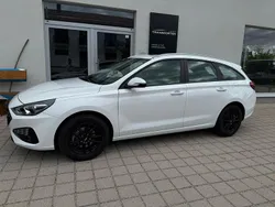 Weiß Gebraucht 2021 Hyundai i30 Pure Kombi | 15.490 € (Guter Preis)