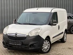 Weiß Gebraucht 2017 Opel Combo Van / Kleinbus | 6.490 € (Fairer Preis)
