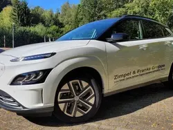 Serenity white / phantom black Gebraucht 2023 Hyundai Kona Trend SUV | 25.990 € (Fairer Preis)