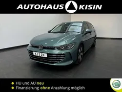 Green metallic Gebraucht 2024 VW Passat Elegance Kombi | 35.770 € (Teuer)