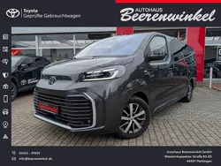 Grau Gebraucht 2024 Toyota Proace Verso Team Kombi | 41.870 € (Fairer Preis)