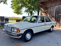 Beige Gebraucht 1979 Mercedes 250 Limousine | 10.900 €