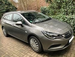 Grau Gebraucht 2016 Opel Astra Edition Kombi | 7.600 € (Guter Preis)