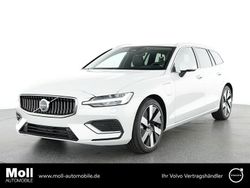 Crystal white pearl / metallic Gebraucht 2025 Volvo V60 Plus Kombi | 39.890 € (Superpreis)