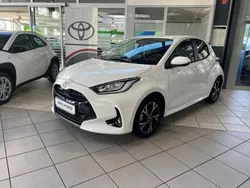 Weiss Neu 2024 Toyota Yaris Hybrid Team Limousine | 23.690 € (Guter Preis)