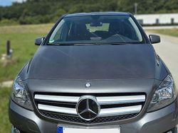 Grau Gebraucht 2014 Mercedes B200 Van / Kleinbus | 12.990 € (Fairer Preis)