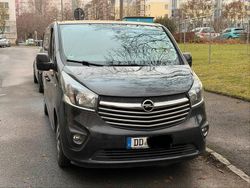 Schwarz Gebraucht 2016 Opel Vivaro Van / Kleinbus | 12.000 €