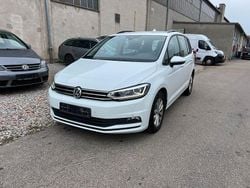 Weiß Gebraucht 2018 VW Touran Comfortline Van / Kleinbus | 9.500 € (Superpreis)