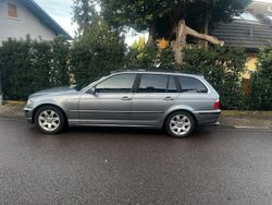 Silber Gebraucht 2004 BMW 318 Kombi | 2.500 €