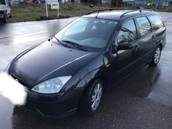 Schwarz Gebraucht 2002 Ford Focus Kombi | 300 € (Superpreis)