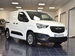 Weiß Gebraucht 2020 Opel Combo Selection Van / Kleinbus | 12.670 € (Guter Preis)
