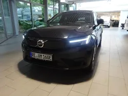 (717) onyx black metallic Gebraucht 2024 Volvo EC40 Plus SUV | 39.890 € (Fairer Preis)